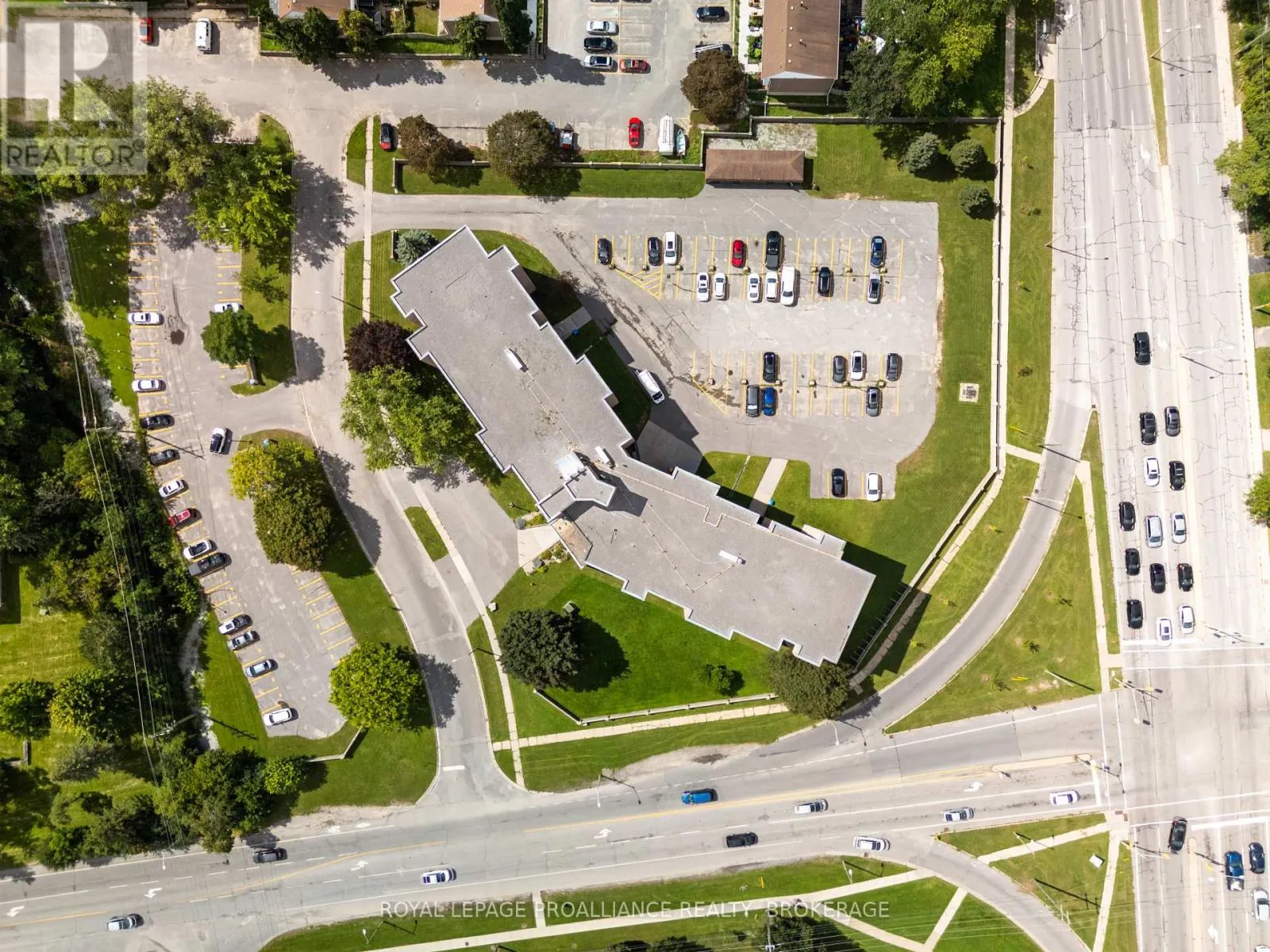112 - 17 ELDON HALL PLACE #112