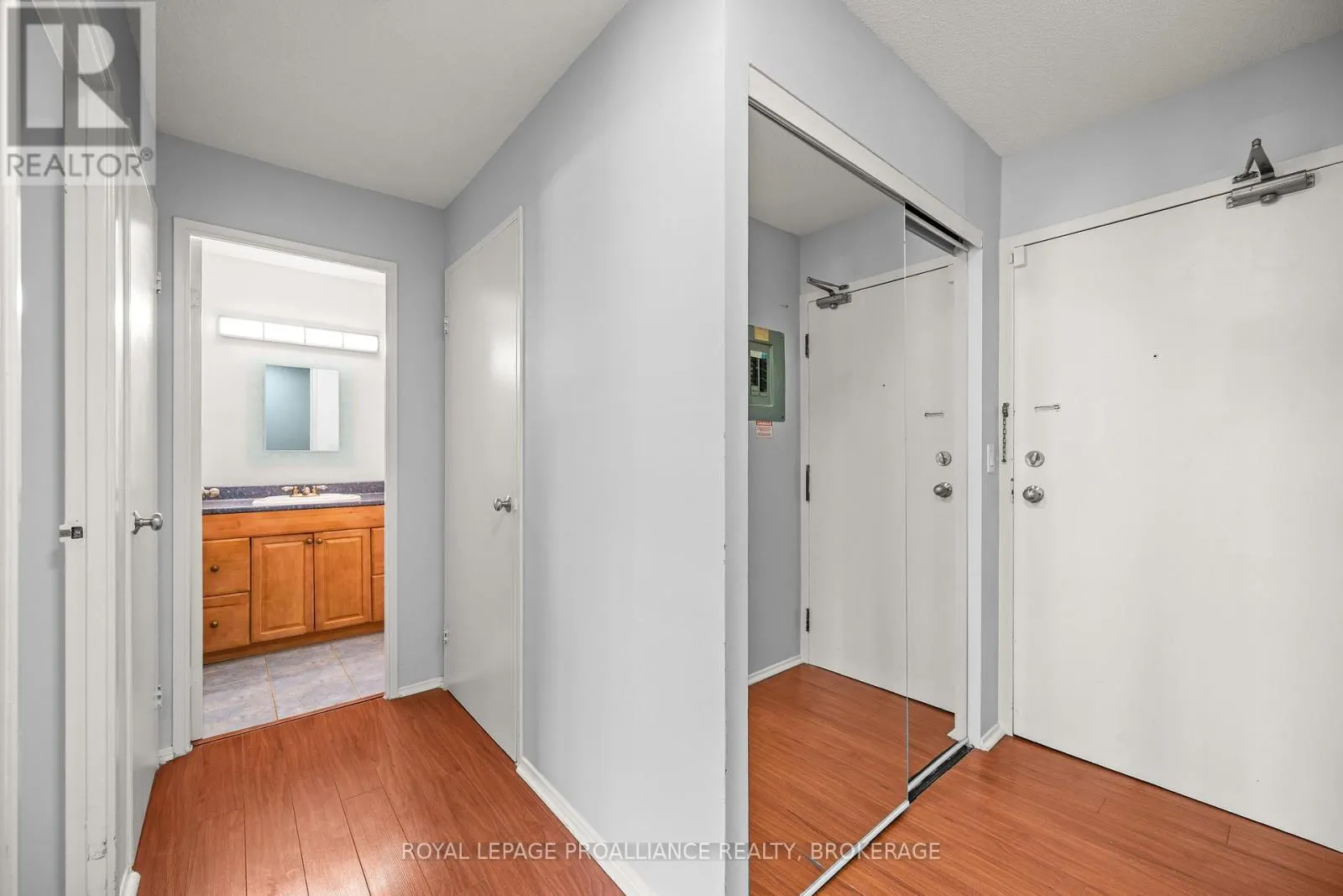 112 - 17 ELDON HALL PLACE #112
