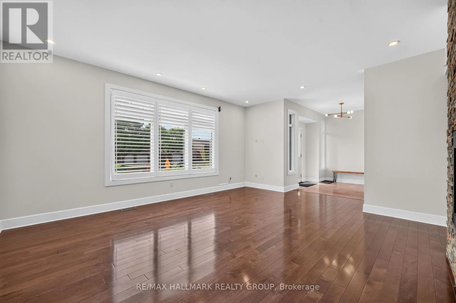 1559 QUEENSDALE AVENUE