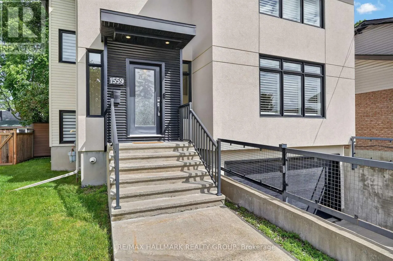 1559 QUEENSDALE AVENUE