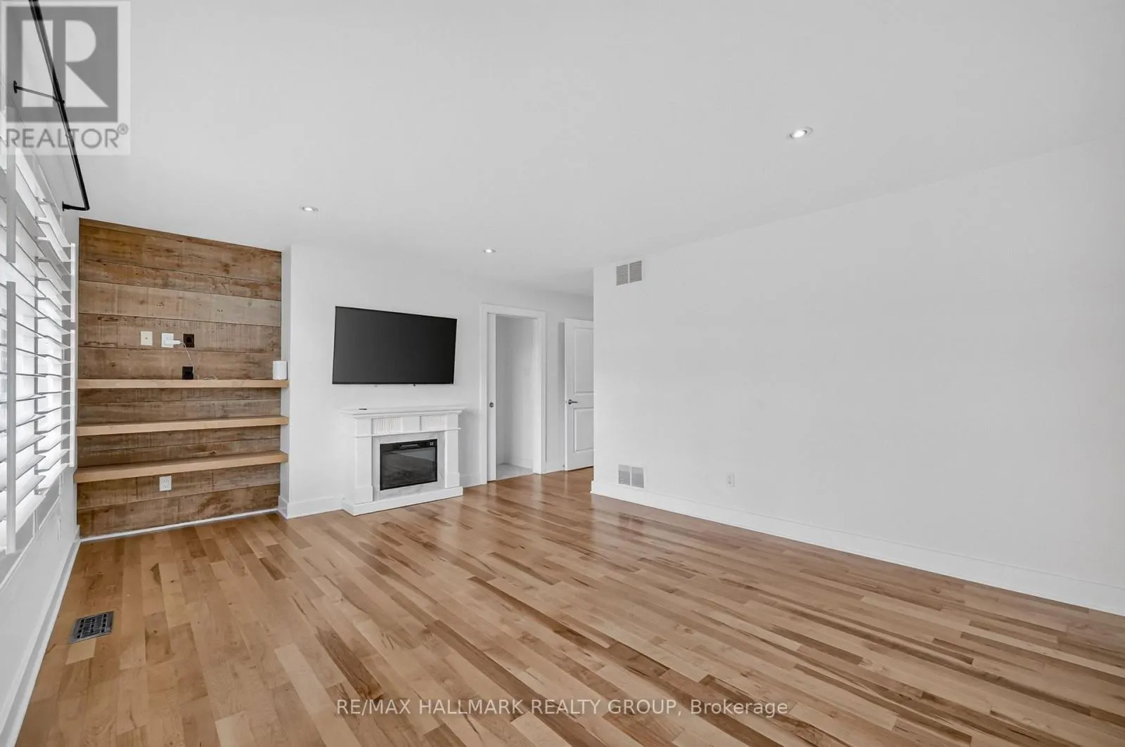 1559 QUEENSDALE AVENUE