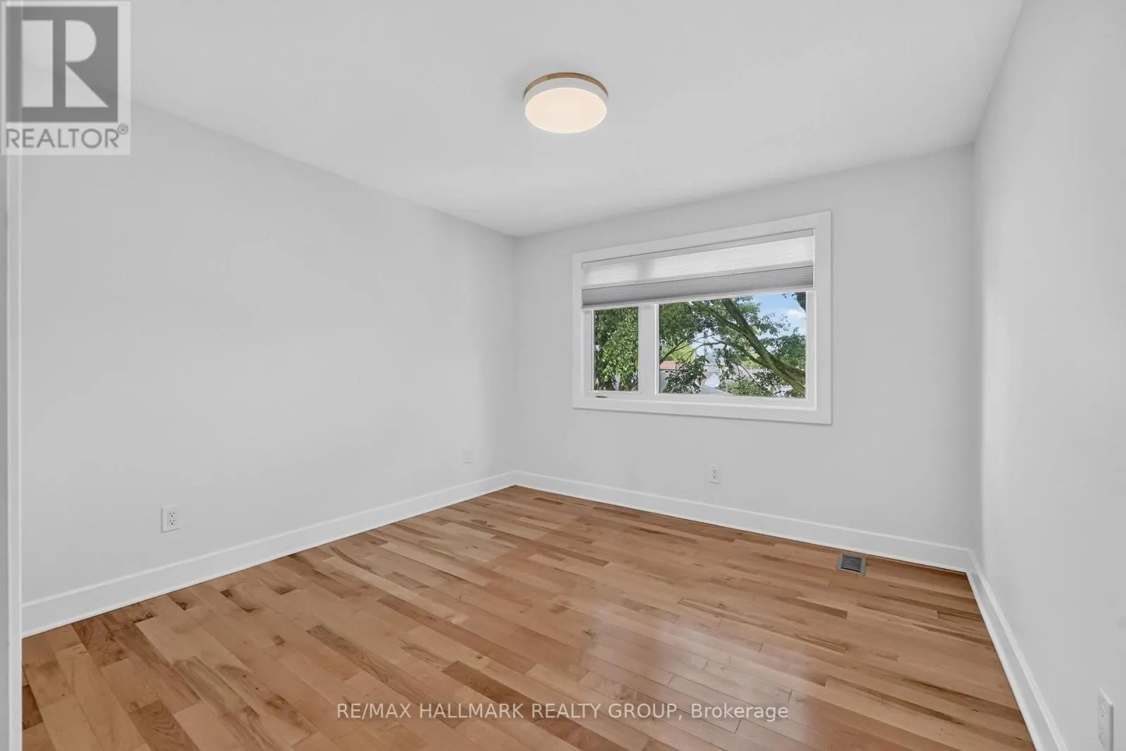 1559 QUEENSDALE AVENUE