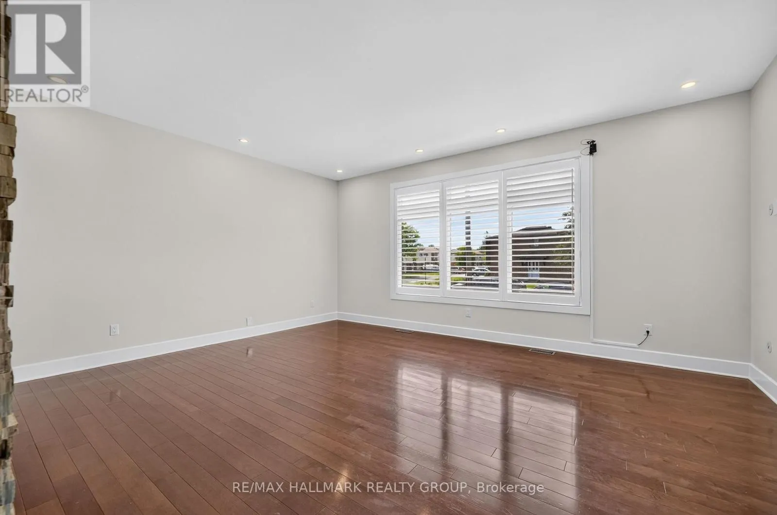1559 QUEENSDALE AVENUE
