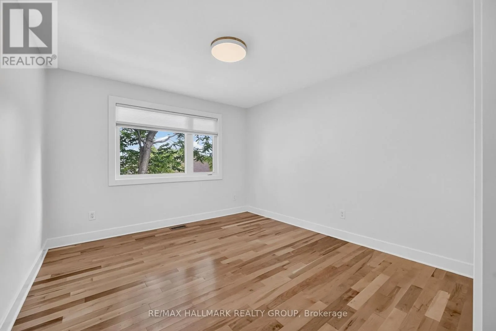 1559 QUEENSDALE AVENUE