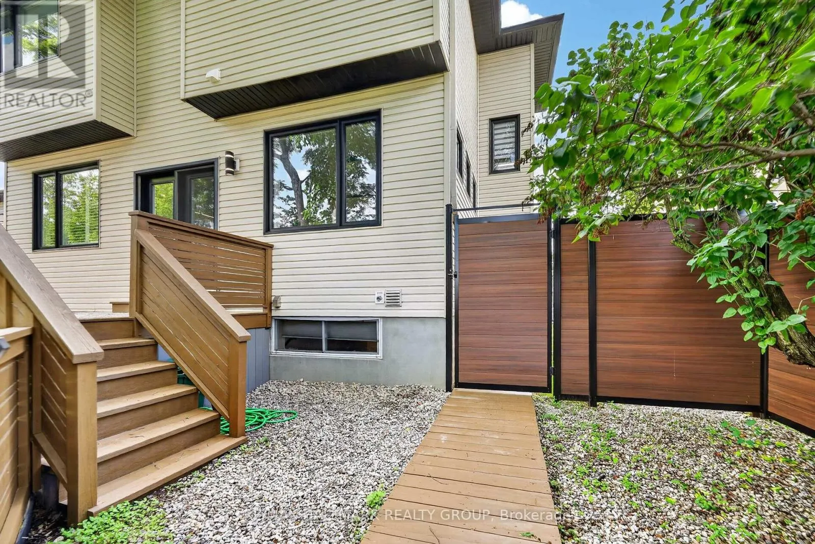 1559 QUEENSDALE AVENUE