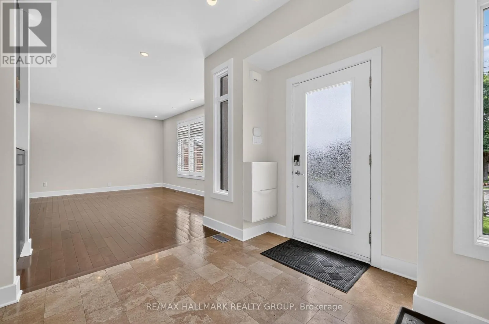 1559 QUEENSDALE AVENUE