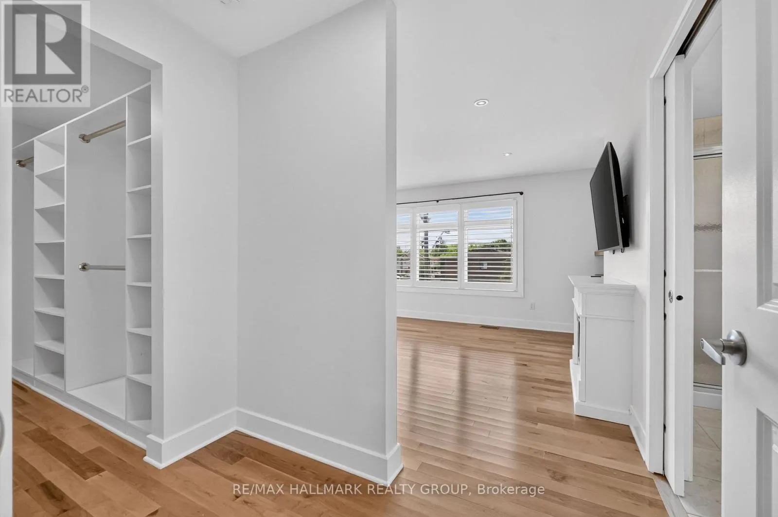 1559 QUEENSDALE AVENUE
