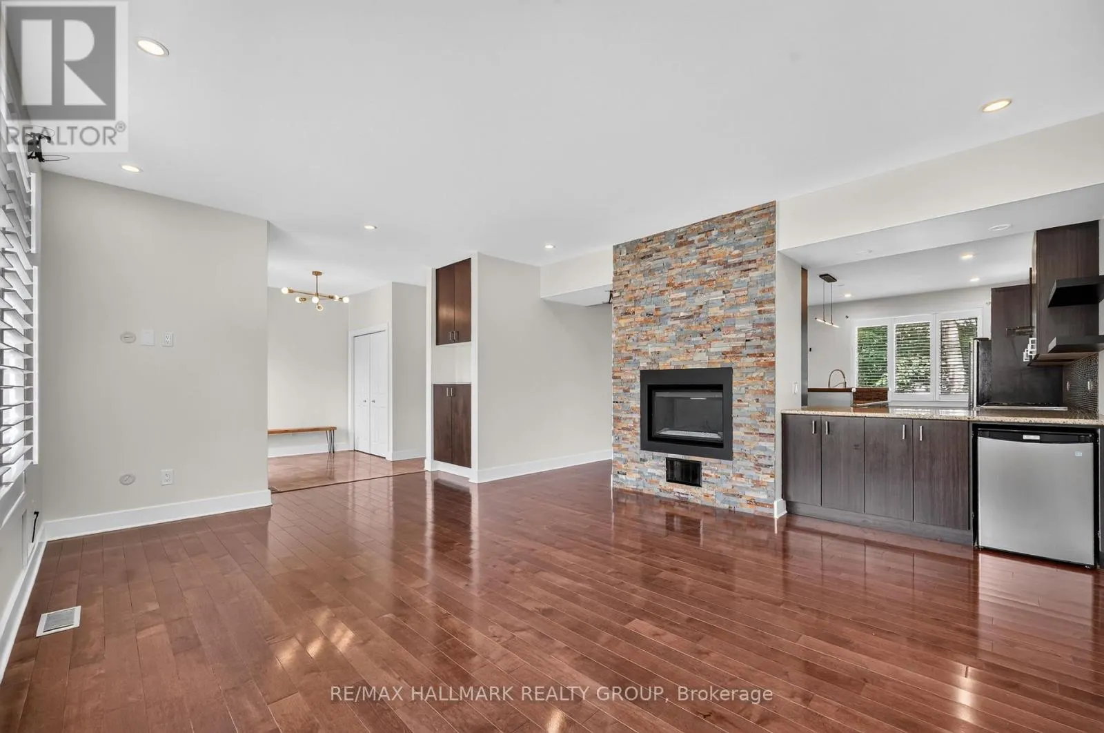 1559 QUEENSDALE AVENUE
