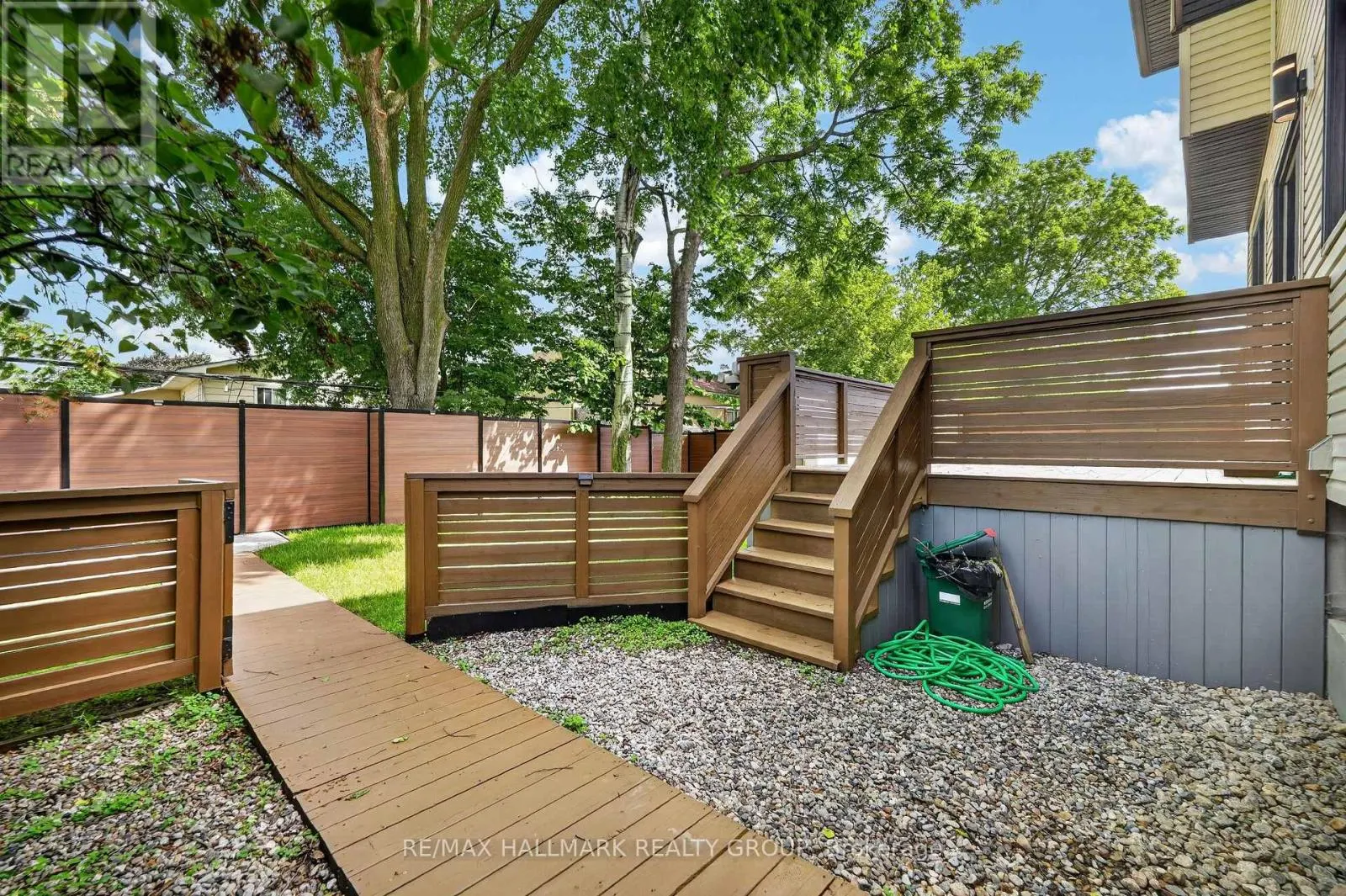 1559 QUEENSDALE AVENUE
