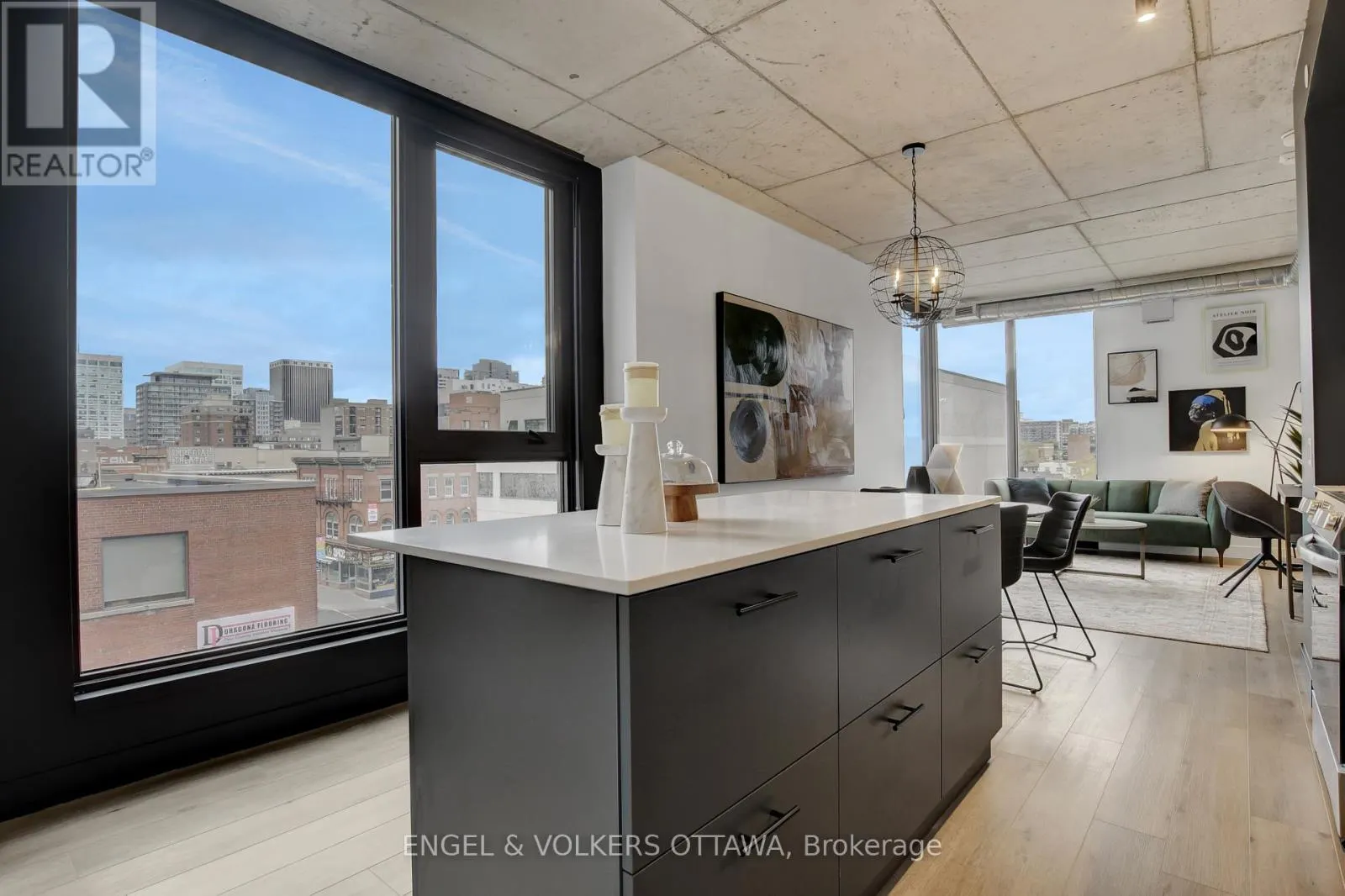 405 - 10 JAMES STREET