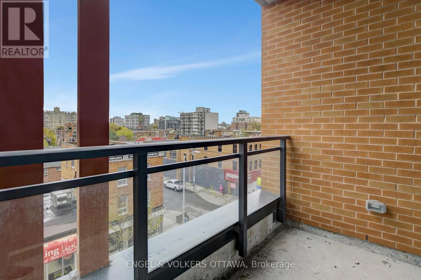 405 - 10 JAMES STREET