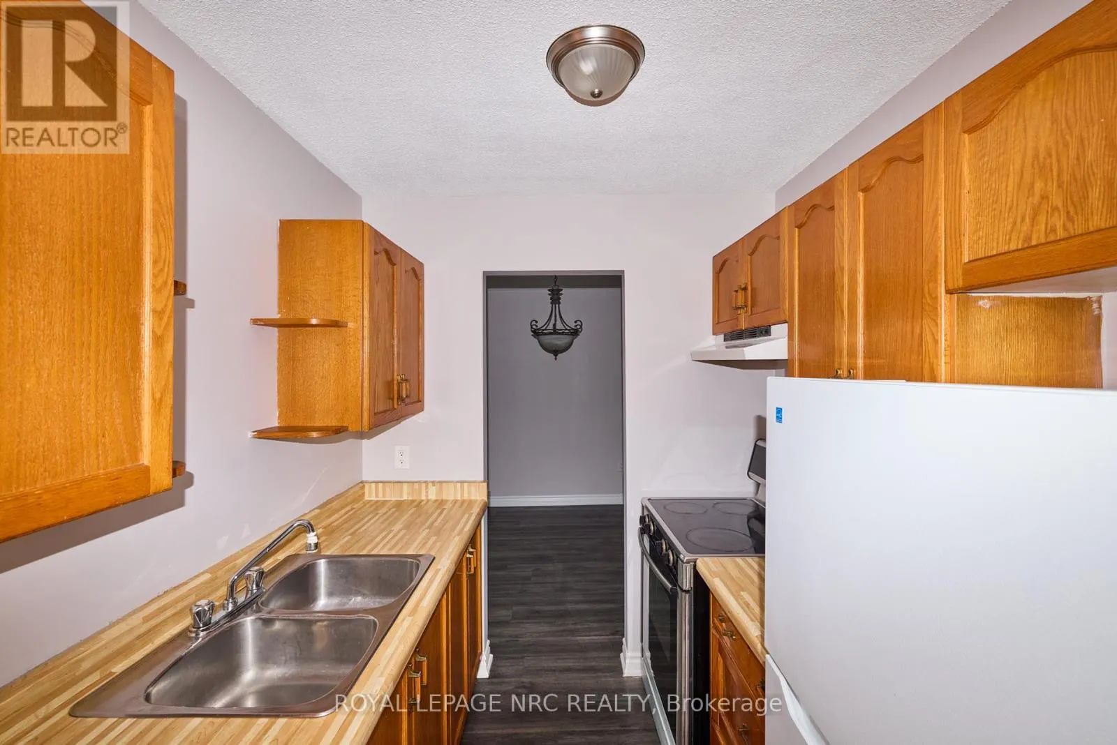 11 - 4839 DRUMMOND ROAD #11