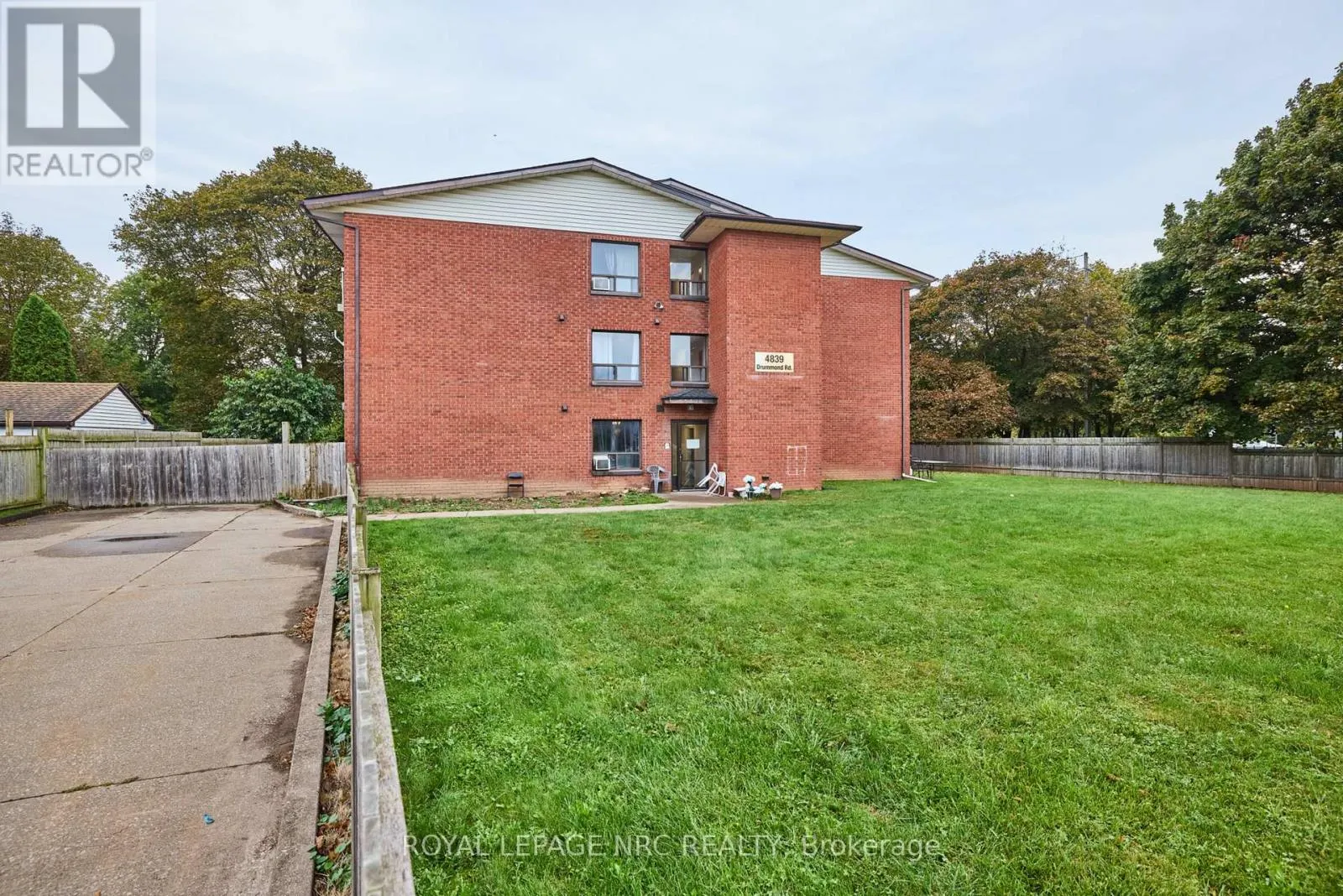11 - 4839 DRUMMOND ROAD #11