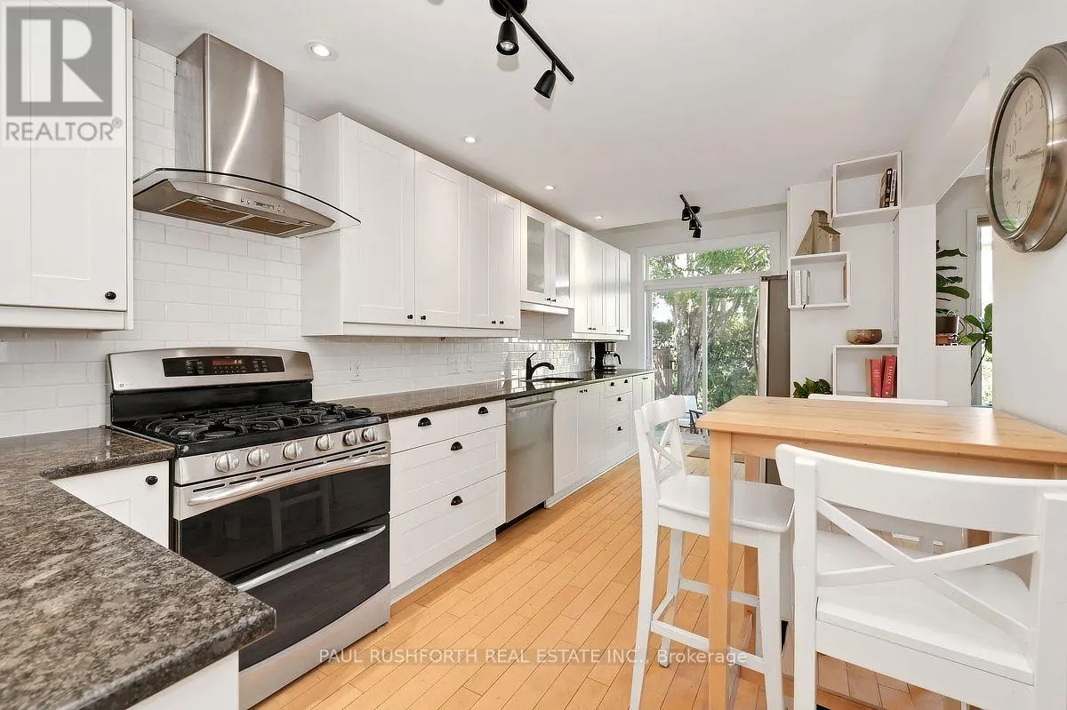 11 AVONHURST AVENUE