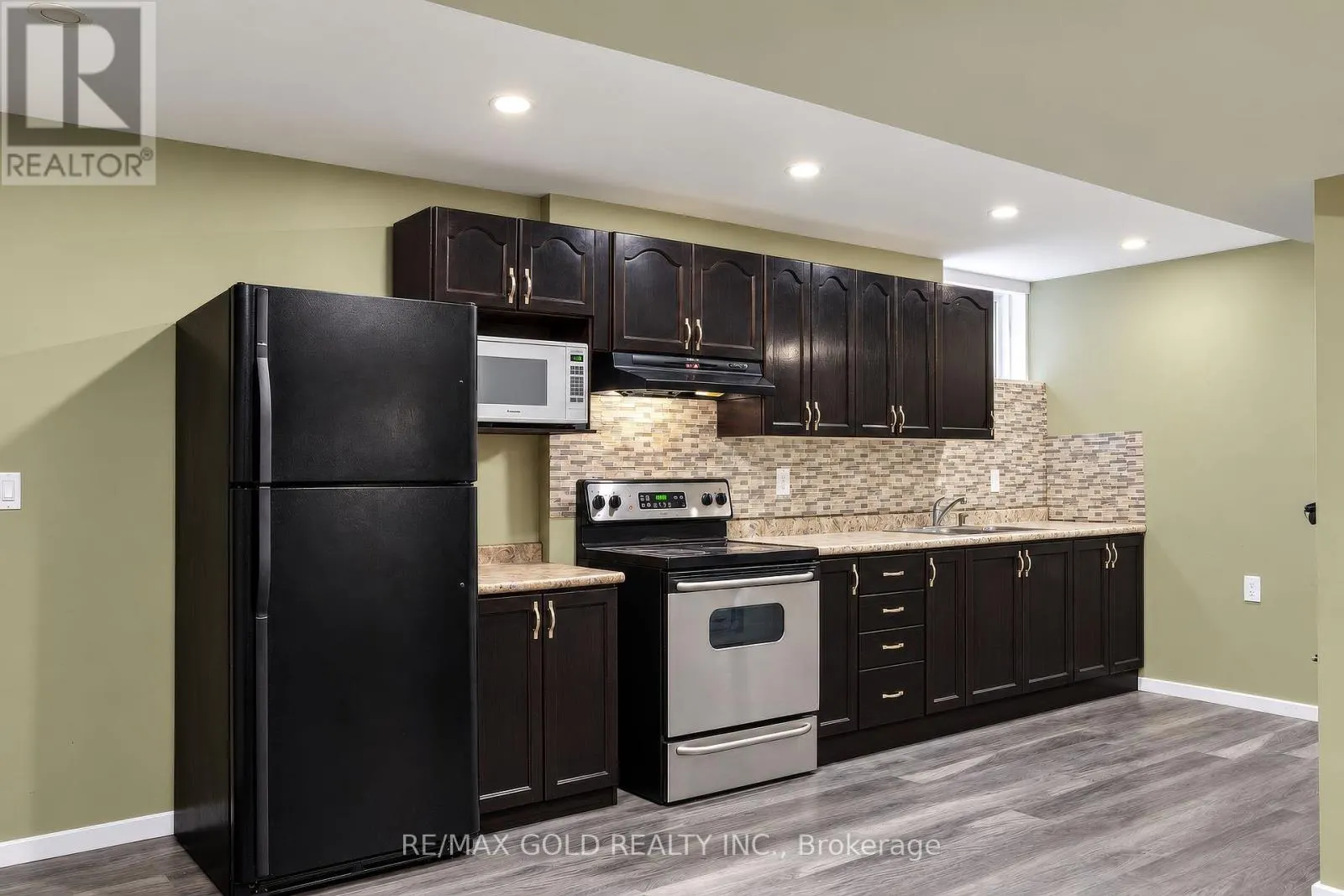 31 MELINDA STREET W
