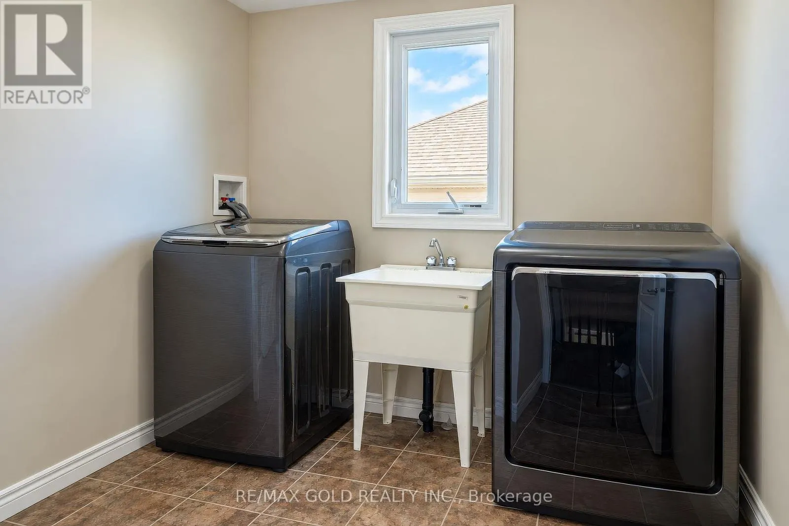 31 MELINDA STREET W