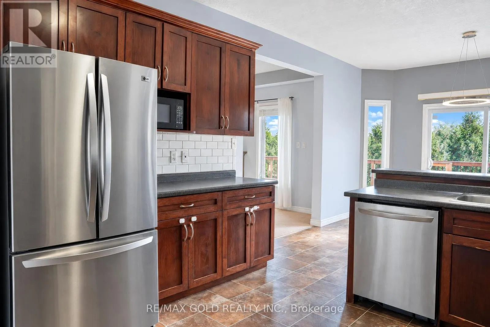 31 MELINDA STREET W
