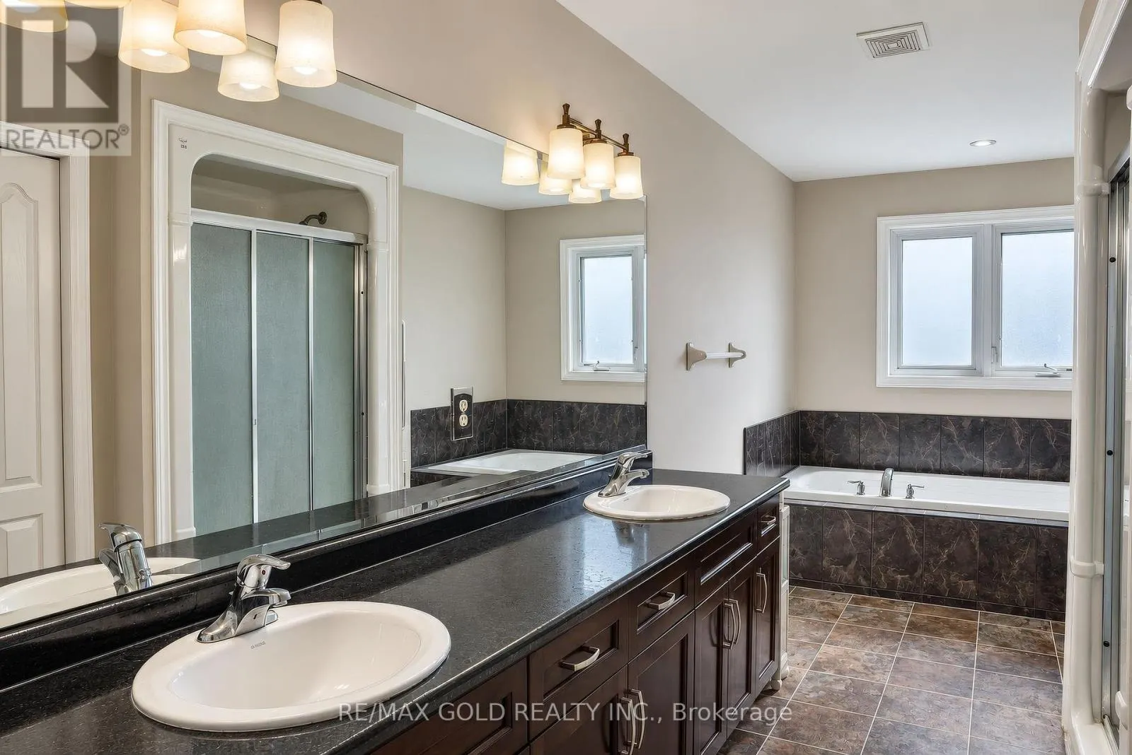 31 MELINDA STREET W