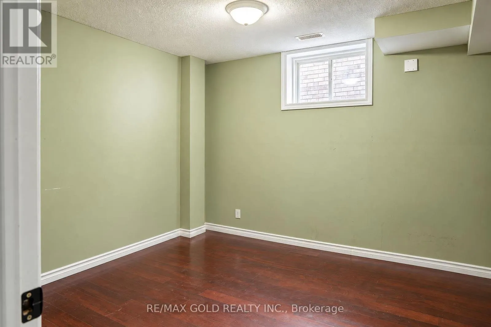 31 MELINDA STREET W