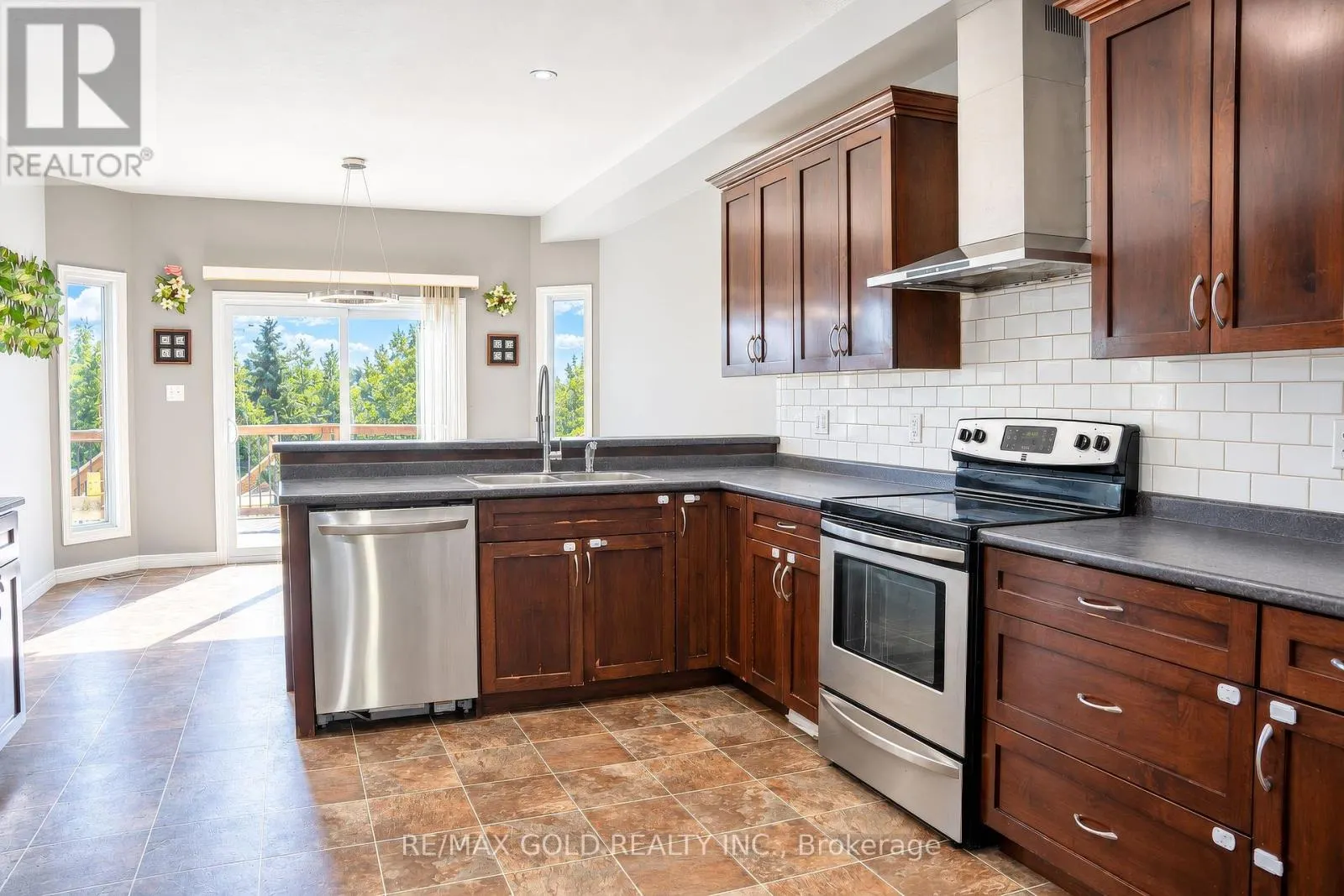 31 MELINDA STREET W