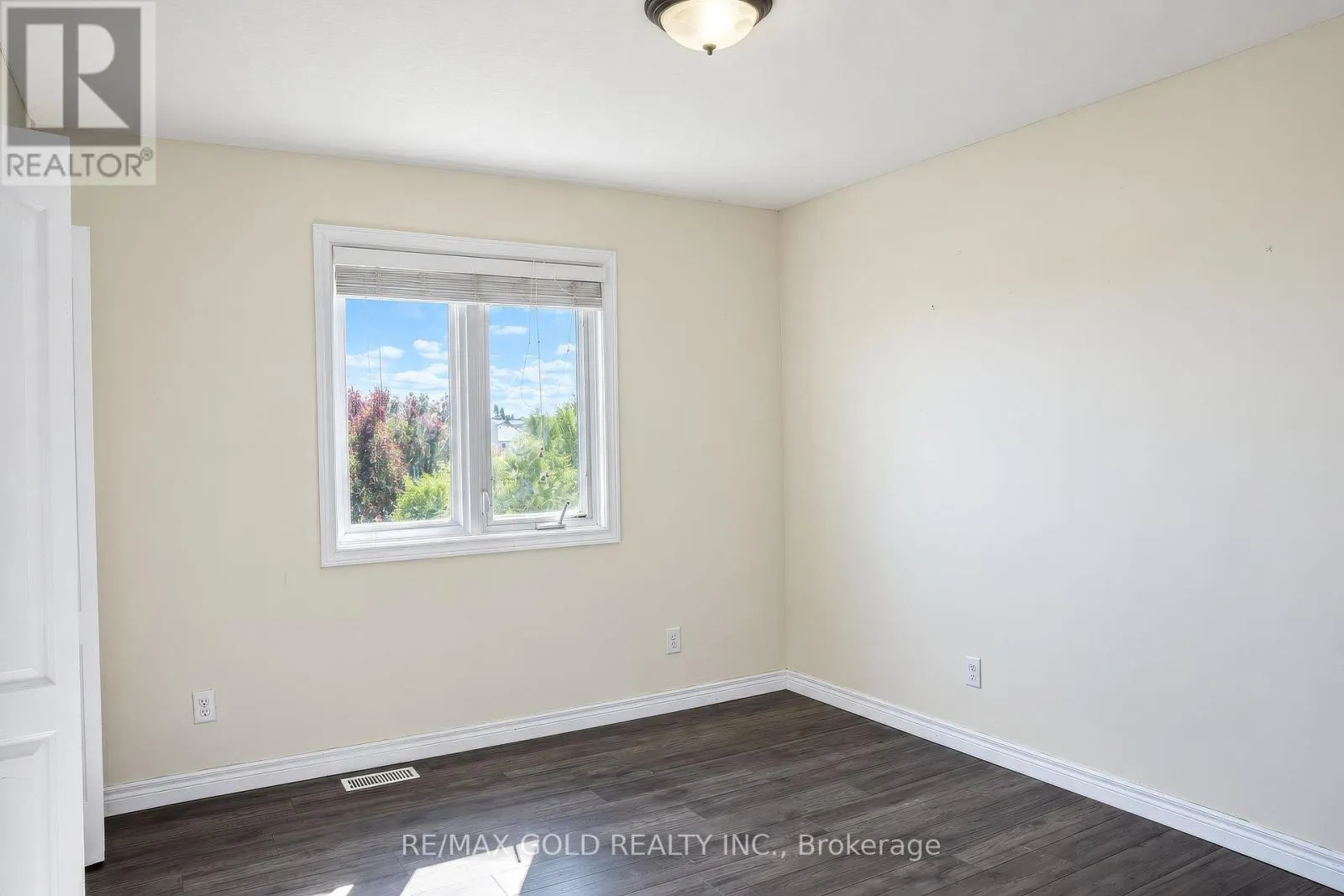 31 MELINDA STREET W