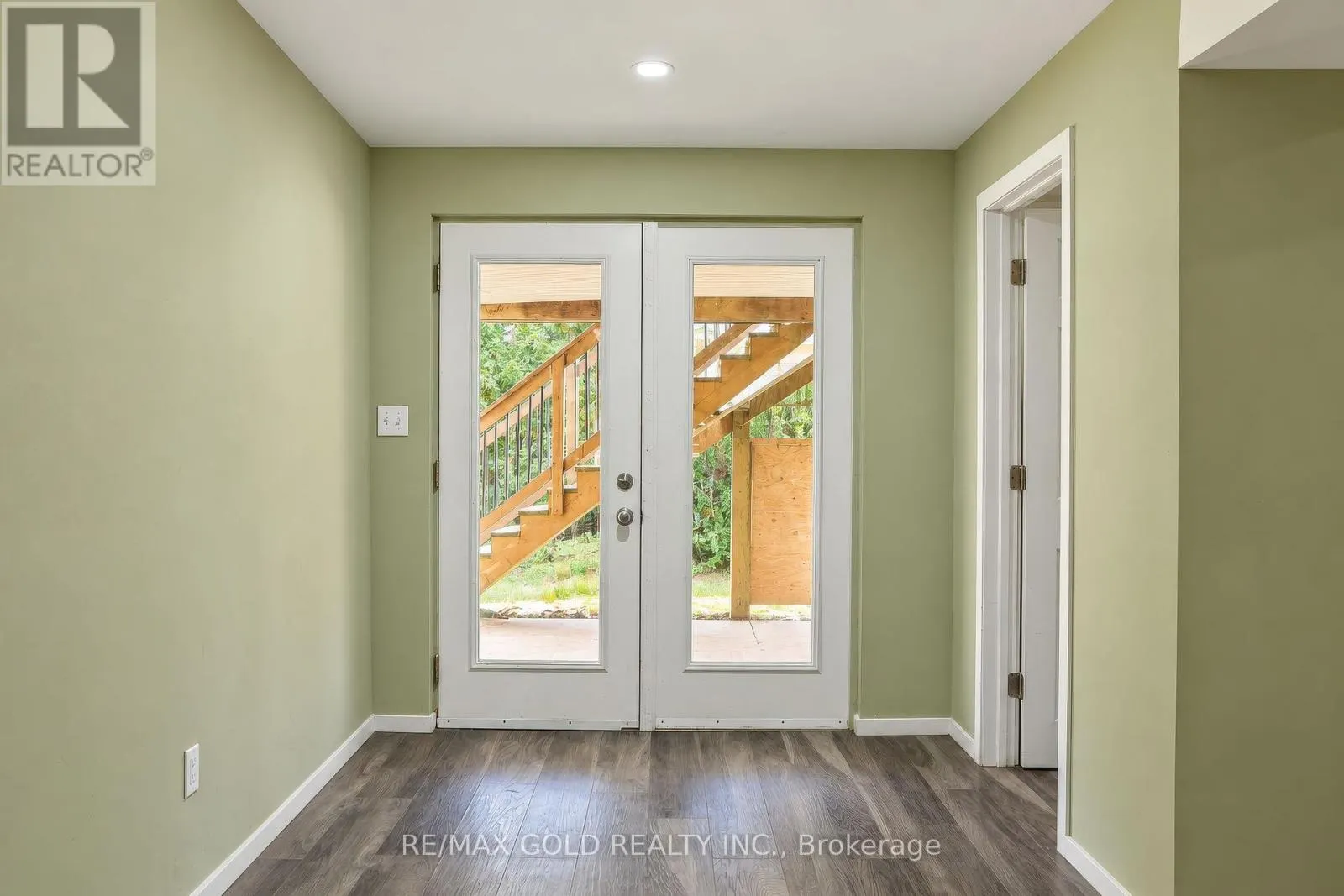 31 MELINDA STREET W