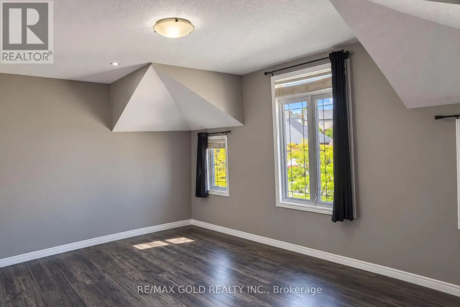 31 MELINDA STREET W