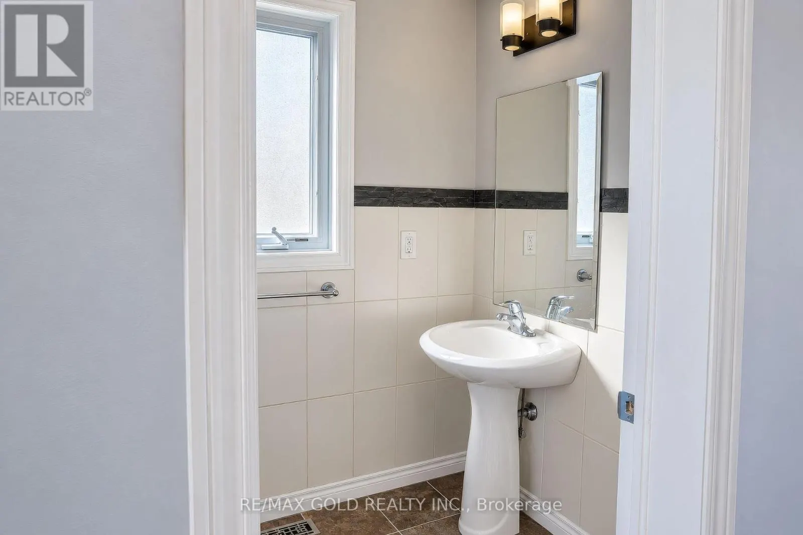 31 MELINDA STREET W
