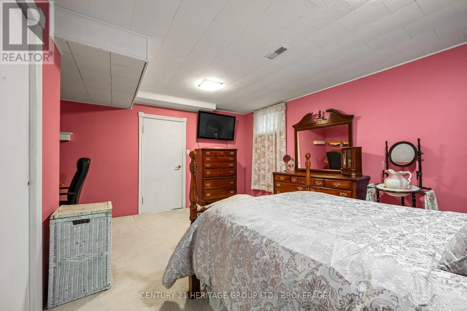 413 MAPLE RIDGE DRIVE