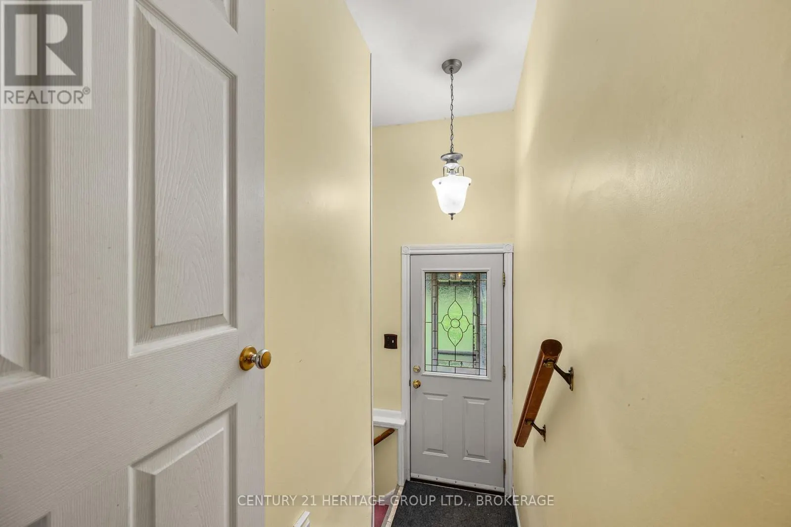 413 MAPLE RIDGE DRIVE