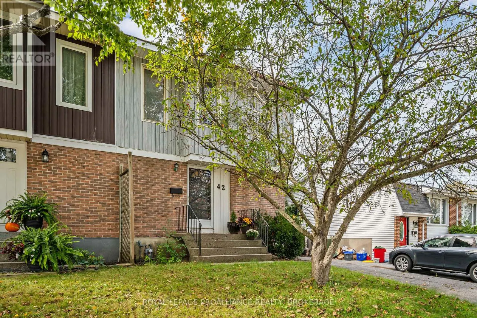 42 WYCLIFFE CRESCENT