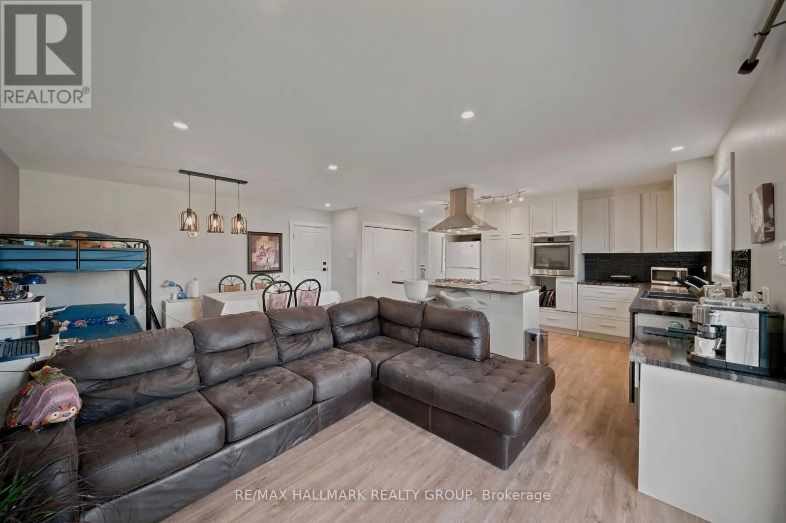 3515 FRONT ROAD E