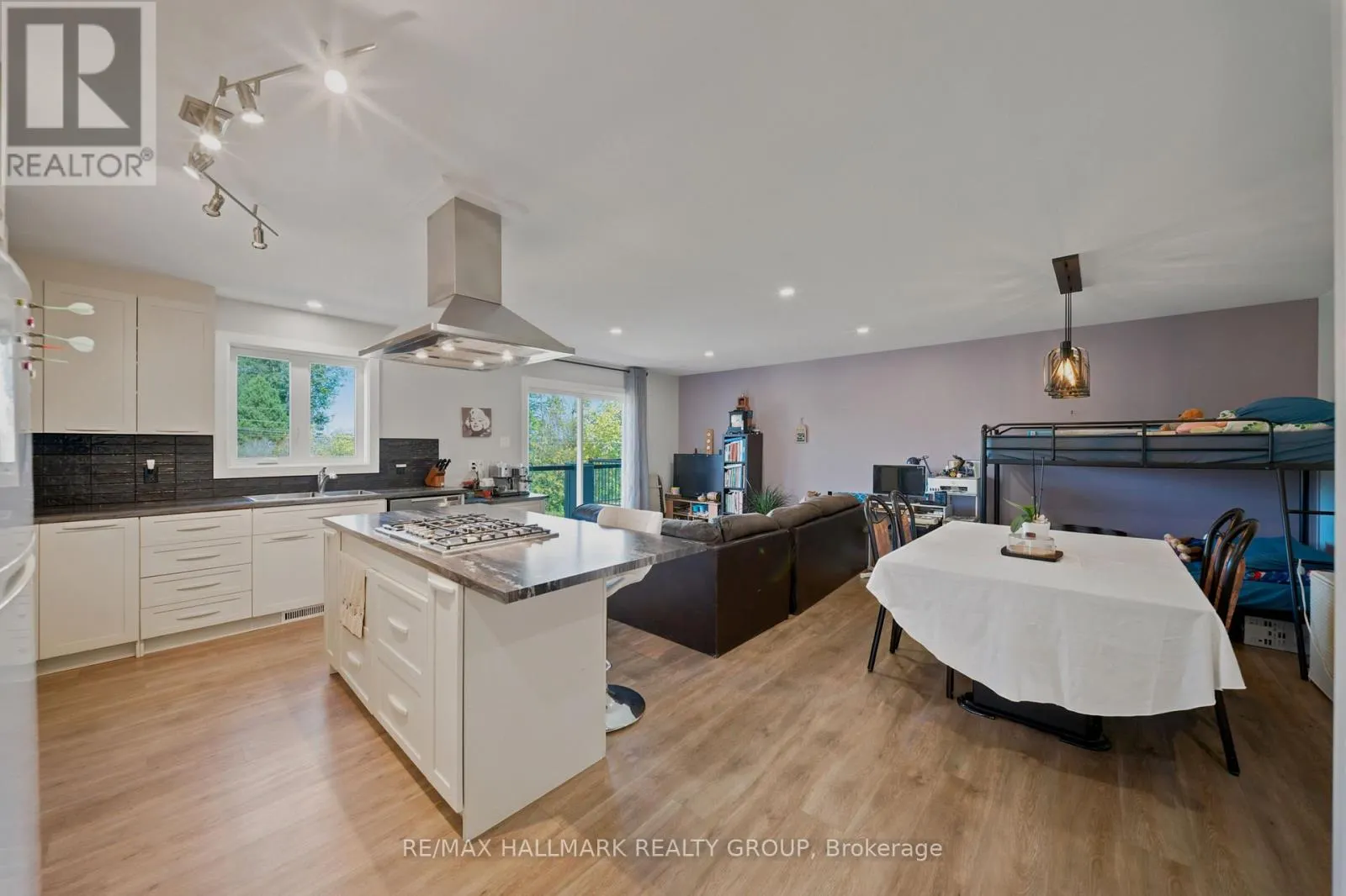 3515 FRONT ROAD E