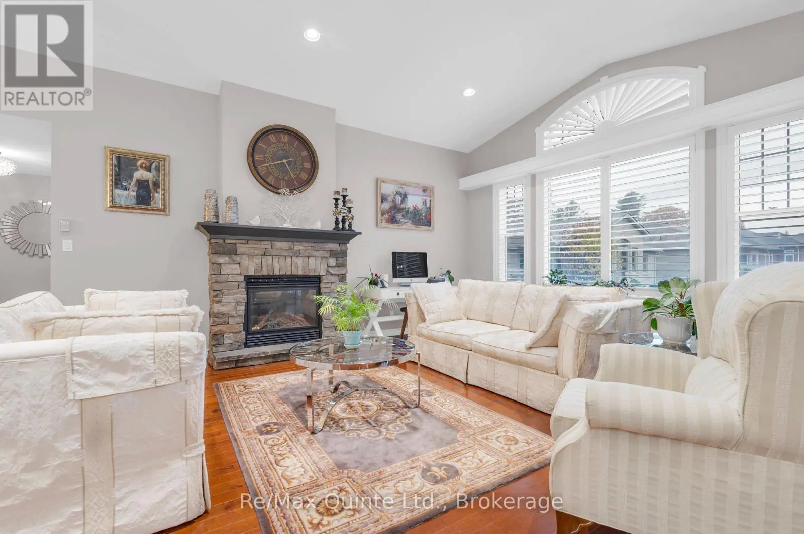 5 HICKORY COURT