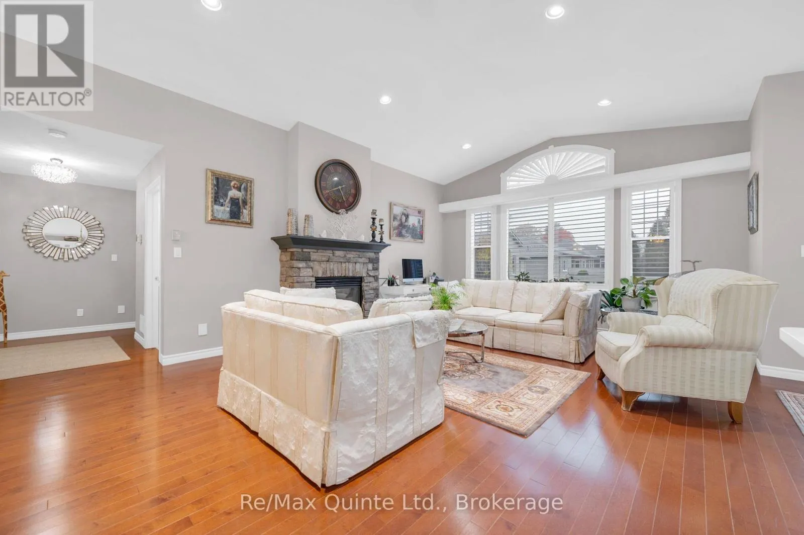 5 HICKORY COURT
