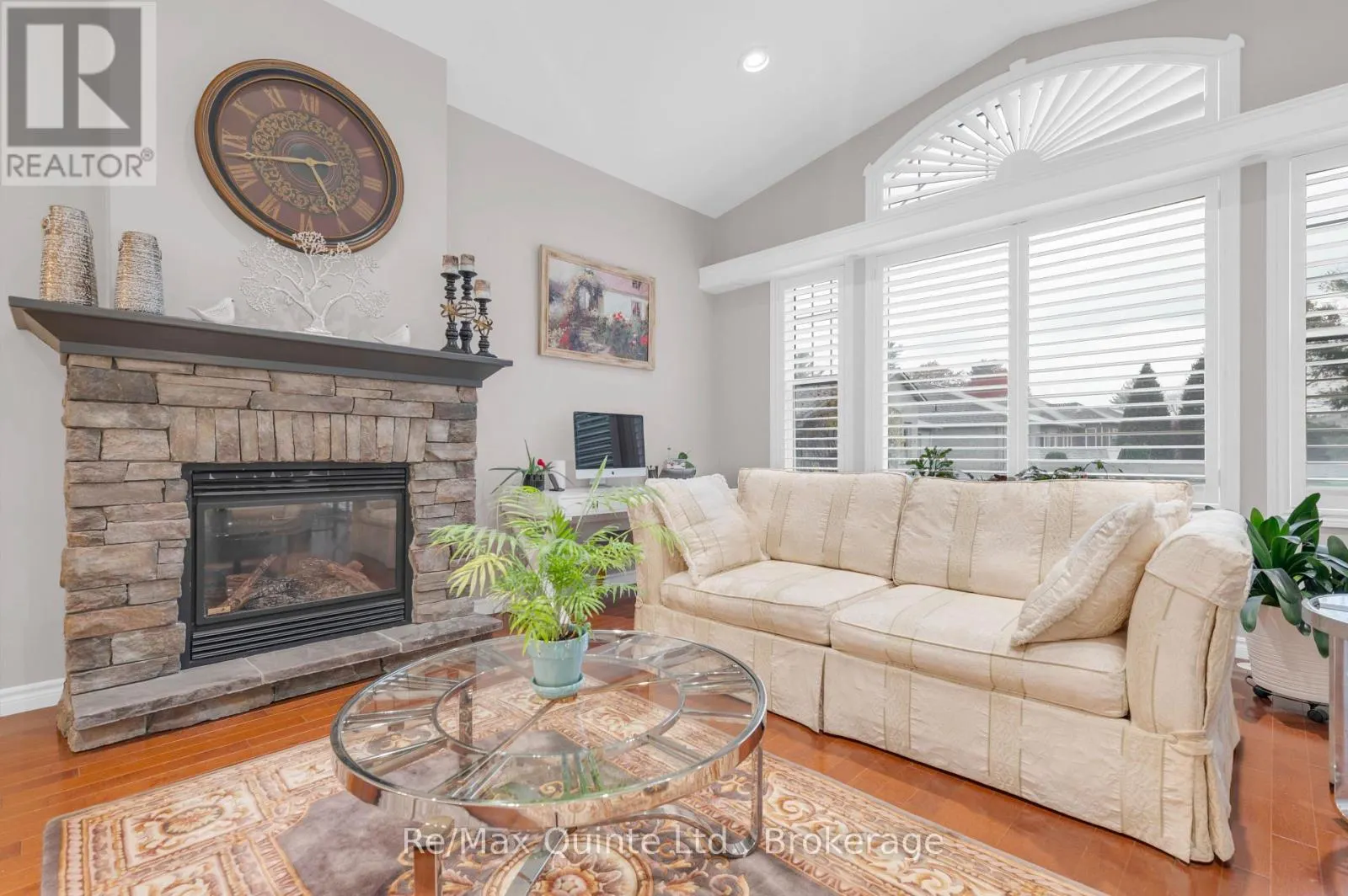 5 HICKORY COURT