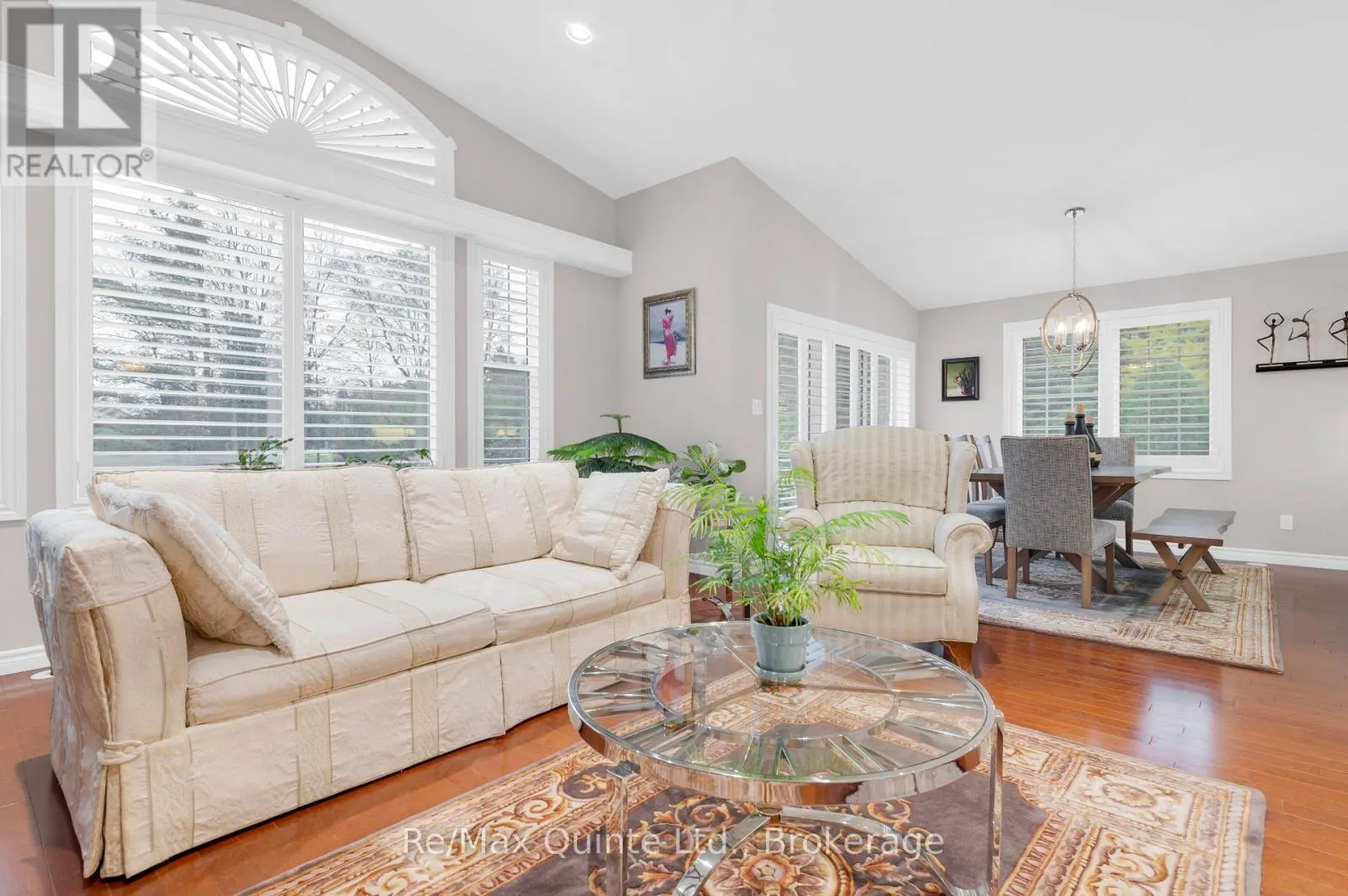 5 HICKORY COURT