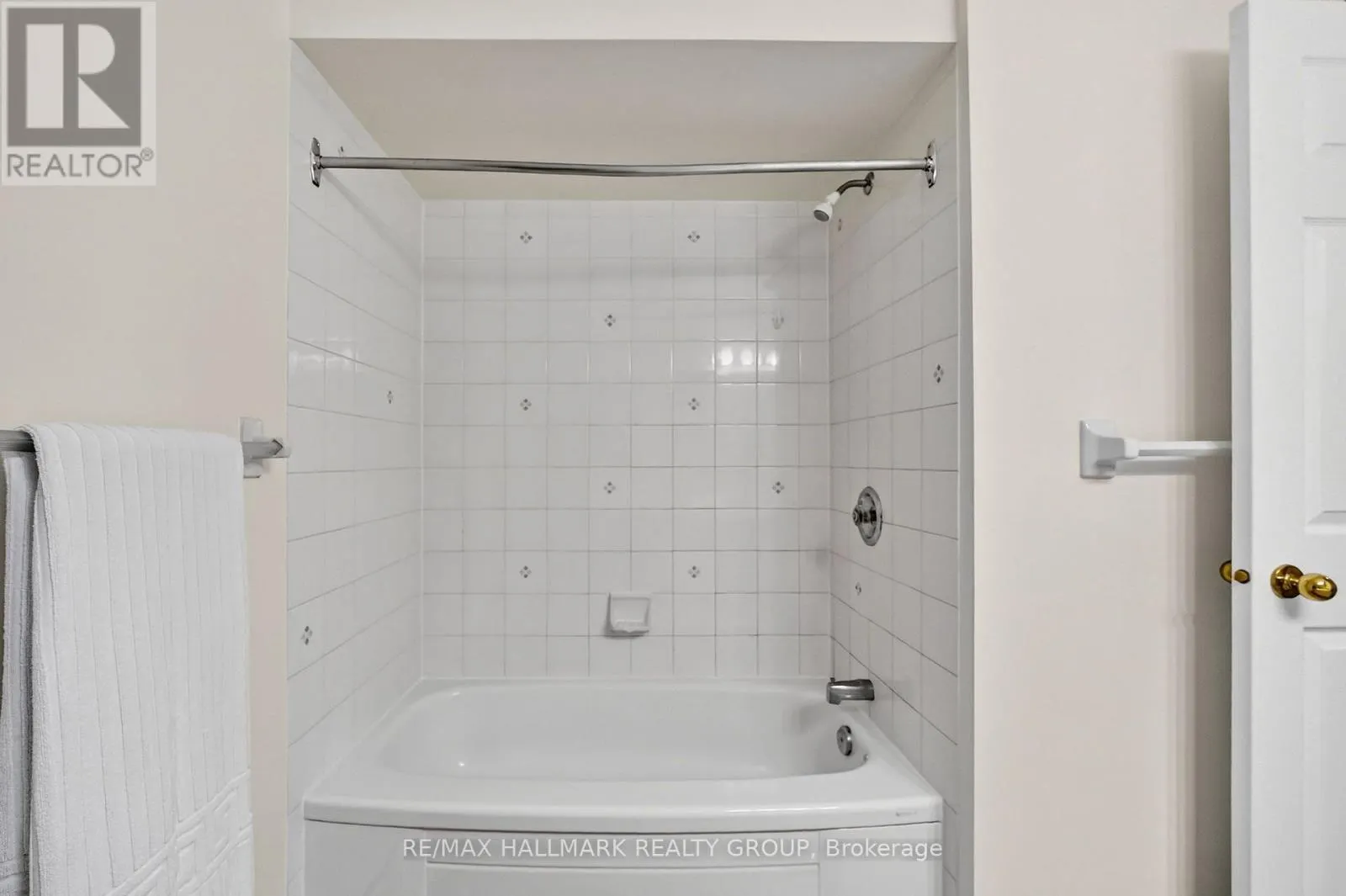 49 ROBARTS CRESCENT