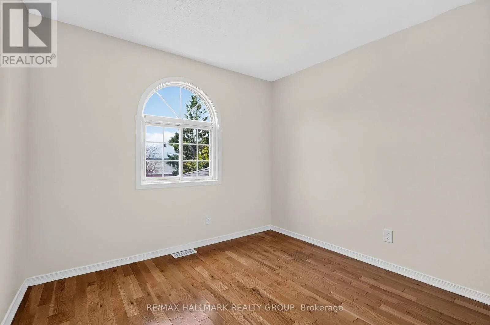 49 ROBARTS CRESCENT