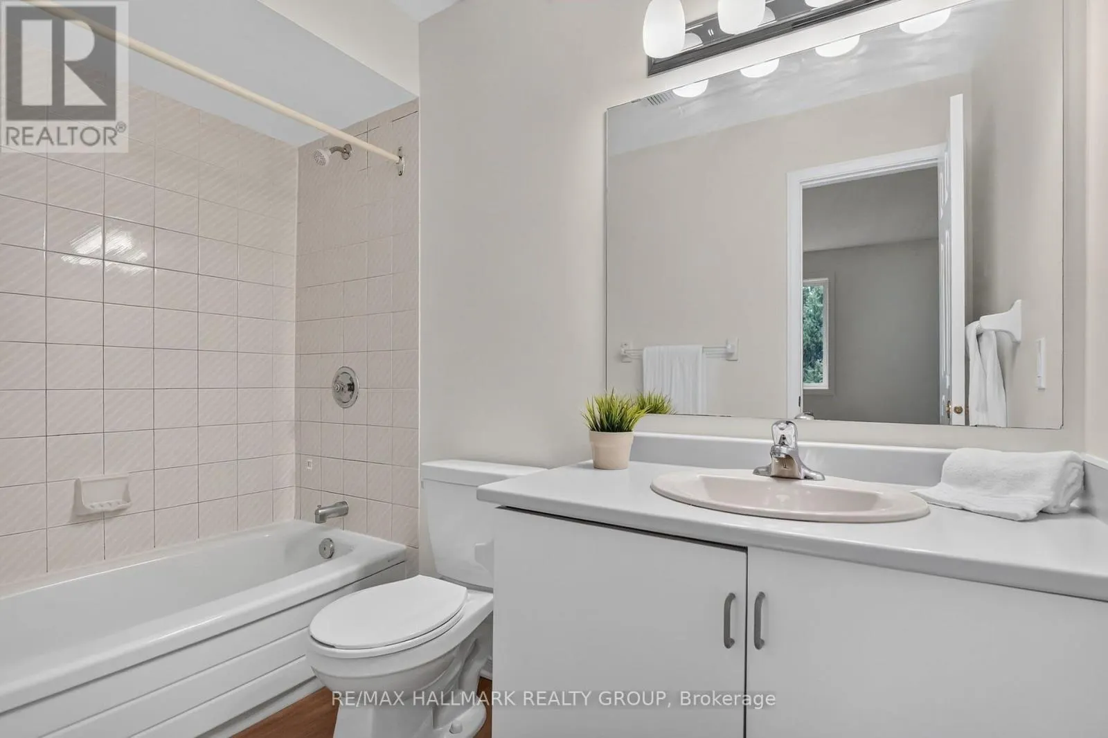 49 ROBARTS CRESCENT