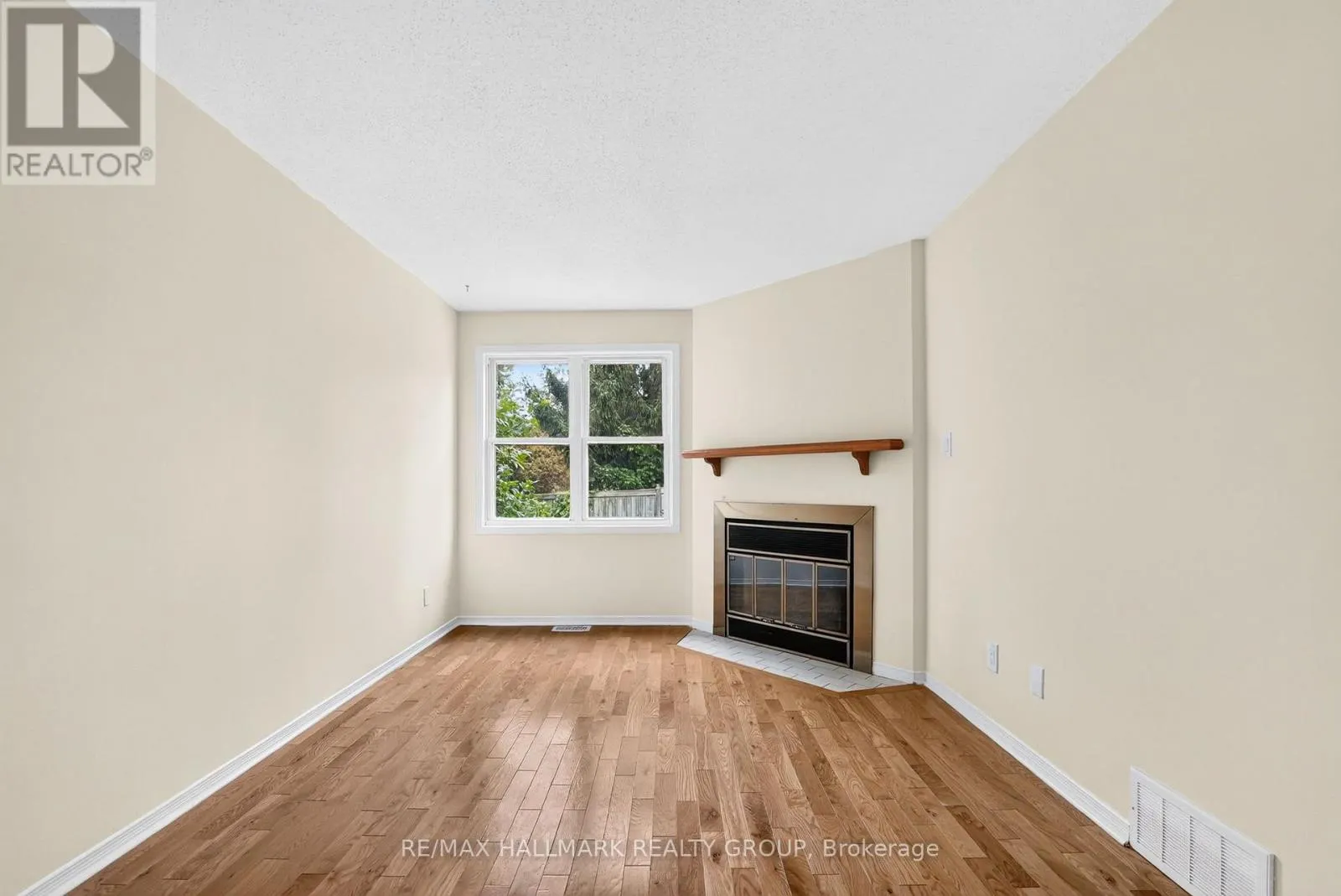49 ROBARTS CRESCENT
