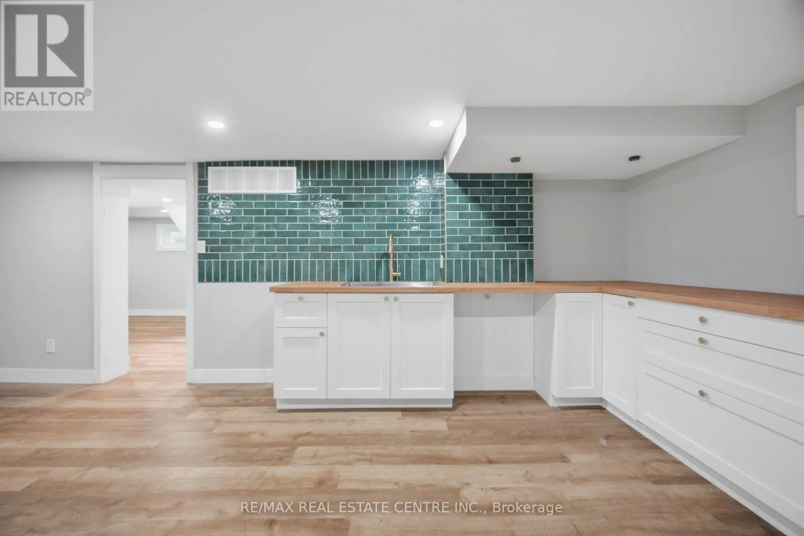 4 LINCOLN CRESCENT