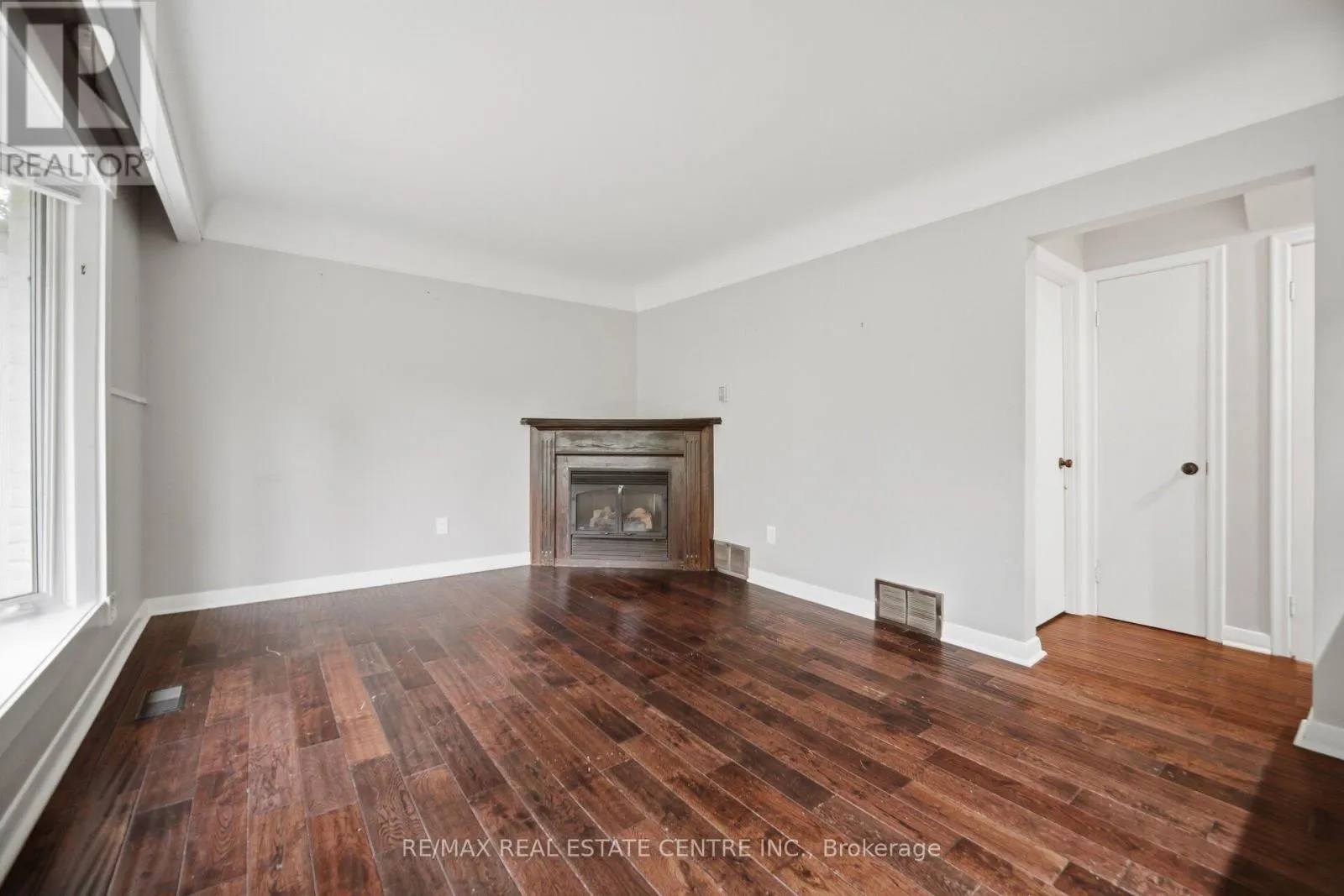 4 LINCOLN CRESCENT