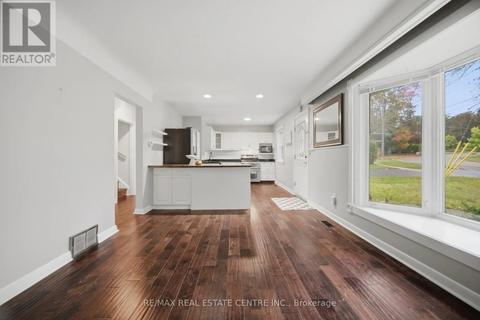 4 LINCOLN CRESCENT