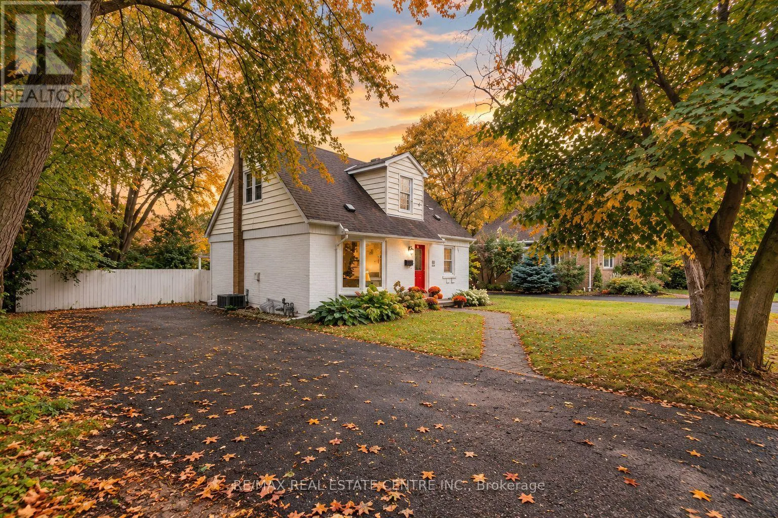 4 LINCOLN CRESCENT