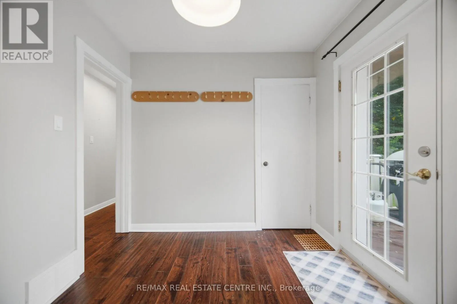 4 LINCOLN CRESCENT