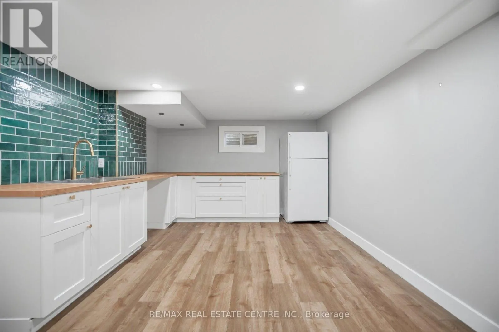 4 LINCOLN CRESCENT