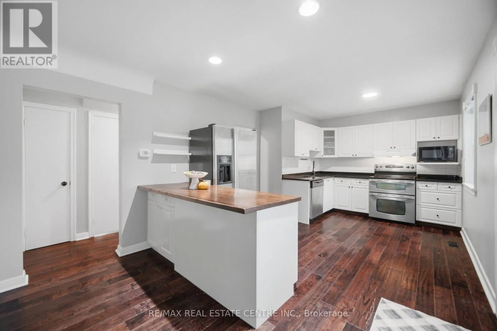 4 LINCOLN CRESCENT