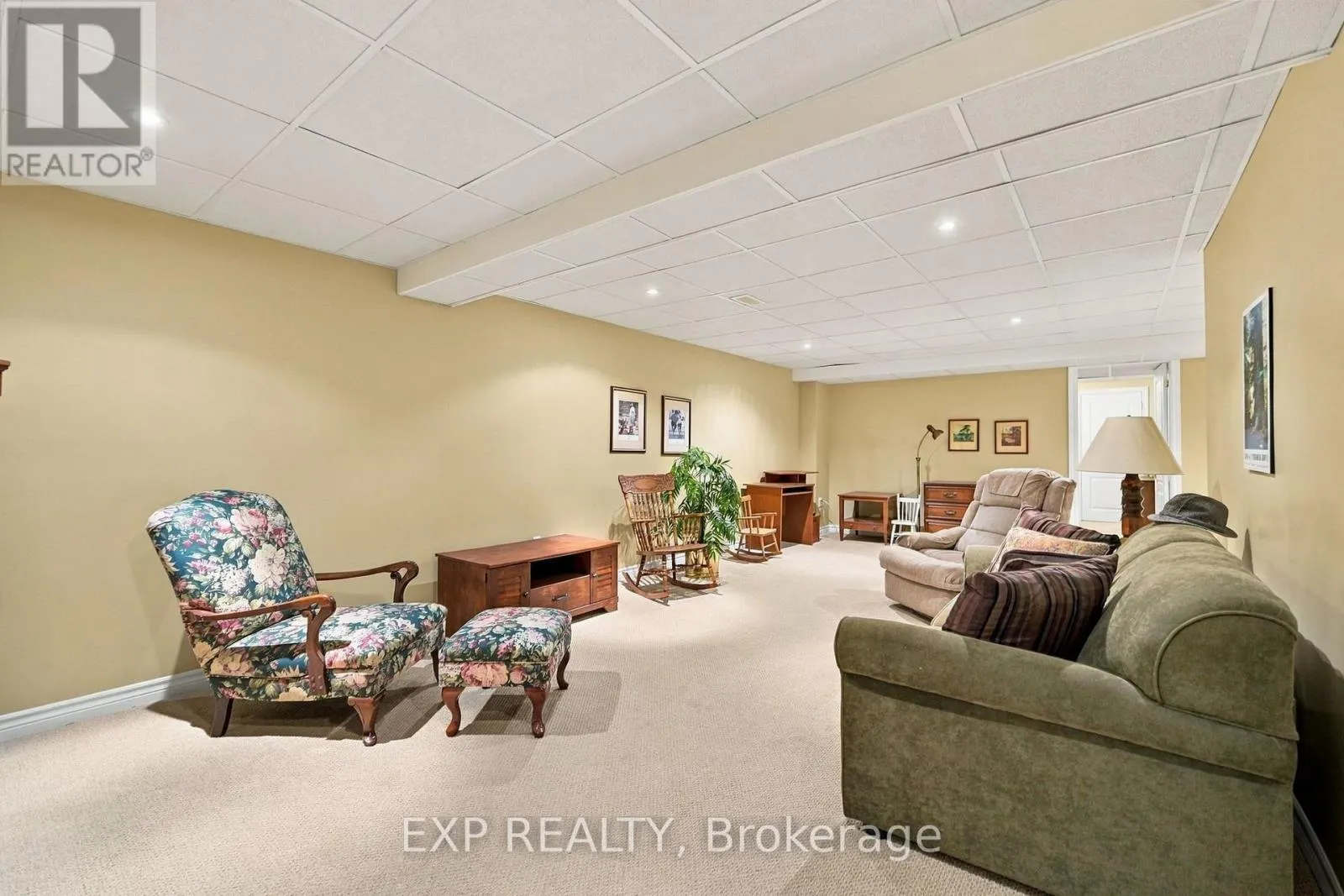 22 - 3241 MONTROSE ROAD #22