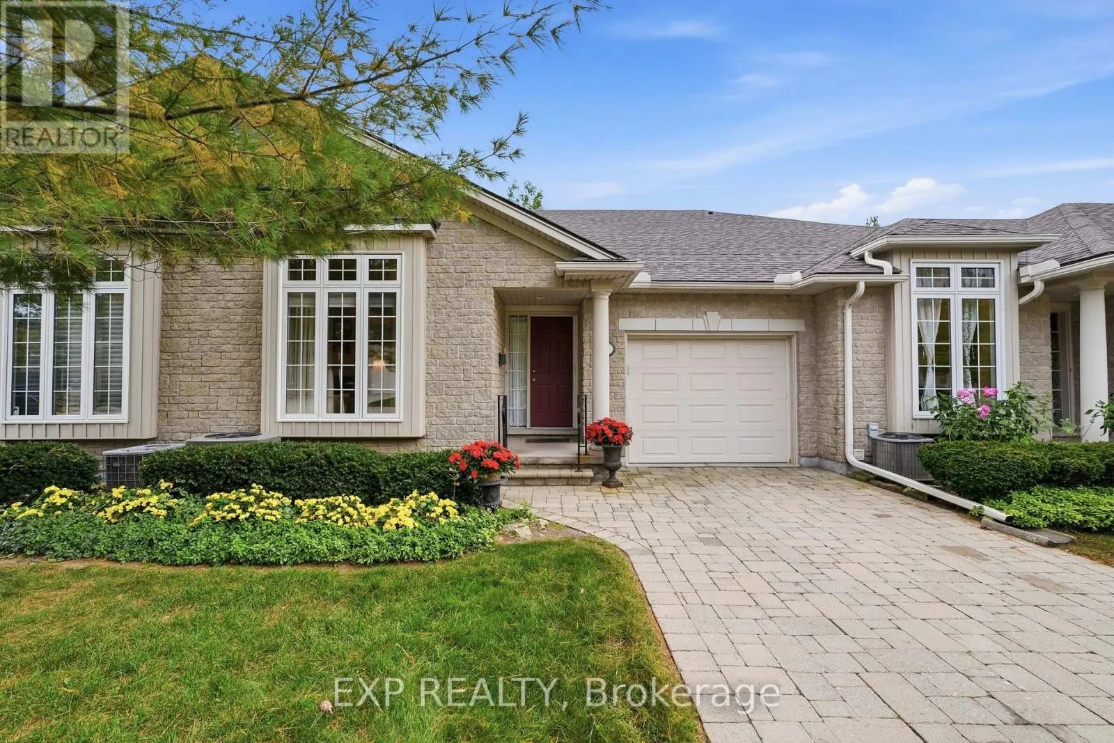 22 - 3241 MONTROSE ROAD #22